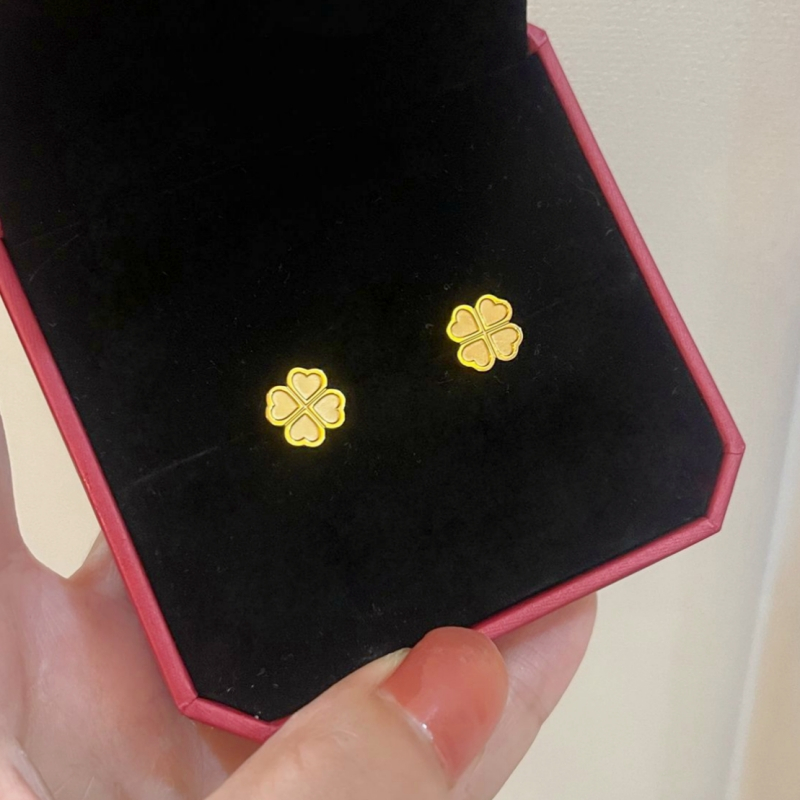 Bông tai titan cao cấp không gỉ mạ vàng 24k thiết kế hình trái tim ghép thành cỏ 4 lá xinh xắn thời trang dành cho nữ