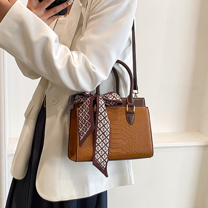 GUUCI túi xách nữ túi đeo chéo kẹp nách đeo vai 2023NEW GDJ2390SHY 37Z230912