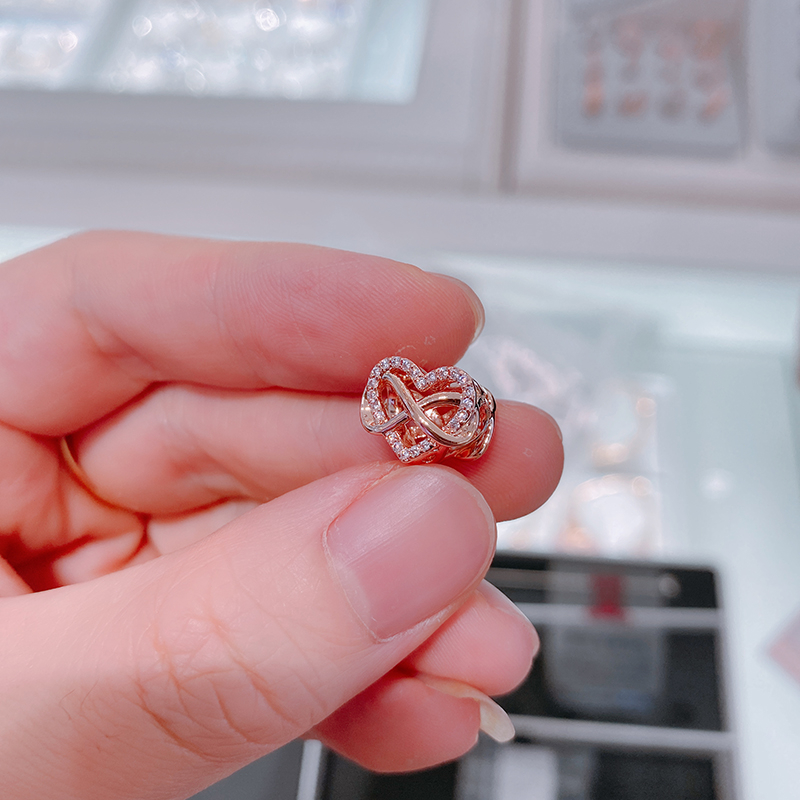 Tình Yêu Vĩnh Cửu Và Hạt Trái Tim Màu Hồng