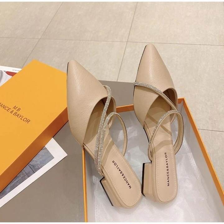 Dép Bít Mũi Cao 2cm Thời Trang Thanh Lịch Cho NữGiày Cao Gót Mũi Nhọn Đính Đá Lấp Lánh Phong Cách Quyến Rũ