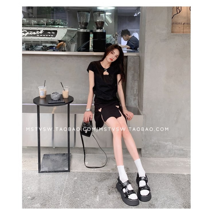 Giày sandals đế dày màu đen khóa dán thời trang hè 2022 cho nữ