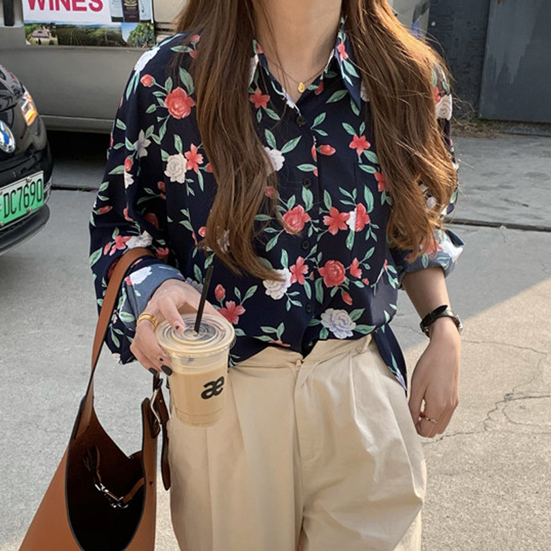 Áo sơ mi voan tay dài cổ chữ V in hoa phong cách Hồng Kông cho nữ