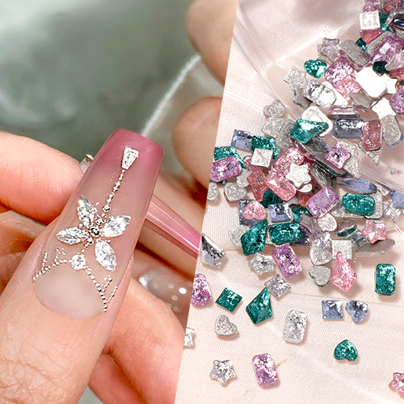 Bộ 50 Hạt Đính Trang Trí Móng Tay Hình Trái Tim / Ngôi Sao / Bướm / Đá Pha Lê Lấp Lánh