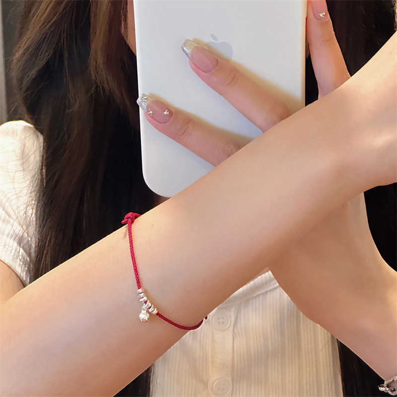 Thời Trang Vòng Tay Dây Đỏ Đính Chuông