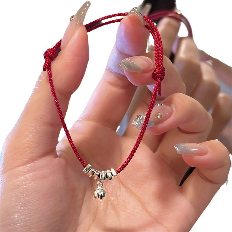 Thời Trang Vòng Tay Dây Đỏ Đính Chuông