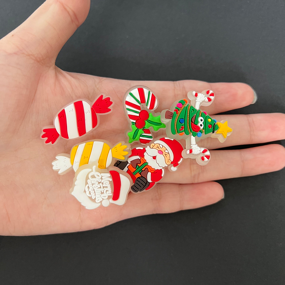 1 Chiếc Kẹo Giáng Sinh Huỳnh Quang Ông Già Noel Người Tuyết Croc JIBZ Chính Hãng Làm Quà Tặng Cho Bạn Bè