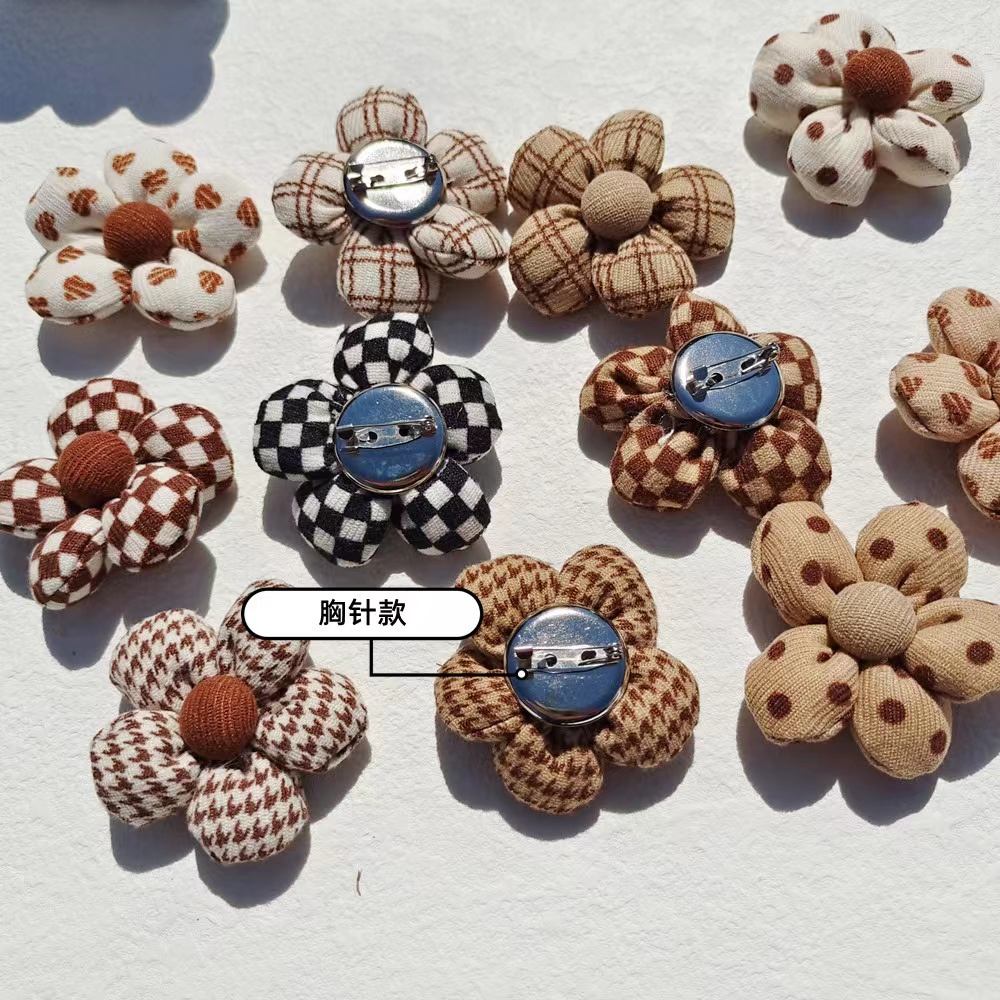 Ghim Cài Túi Xách Điện Thoại Hình Hoa Vải Lông Sọc Ca Rô Dễ Thương