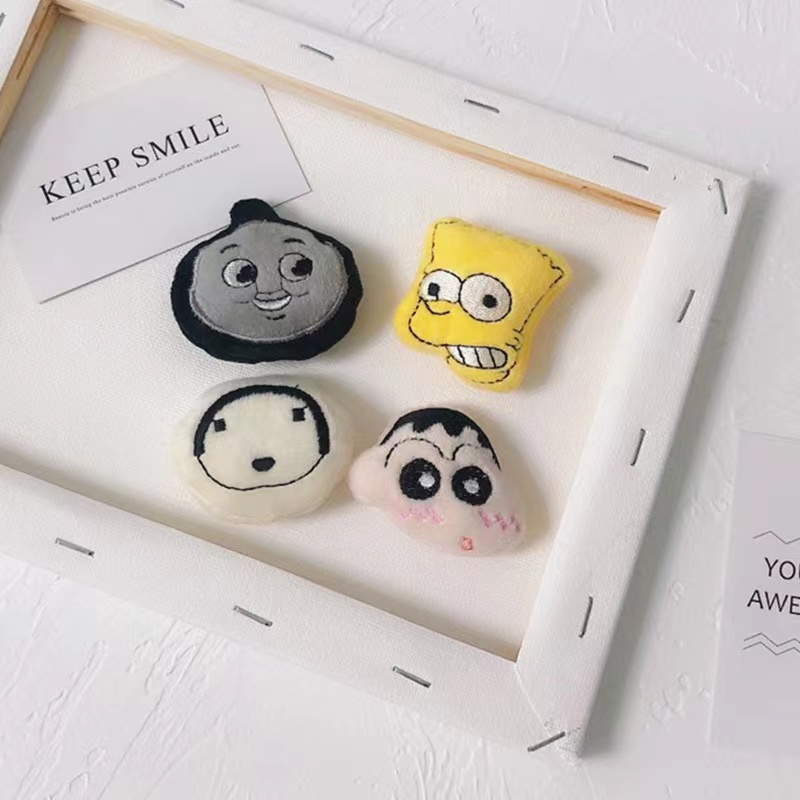 Dễ Thương Trâm Cài Áo Hình Cậu Bé Bút Chì Nhồi Bông Đáng Yêu