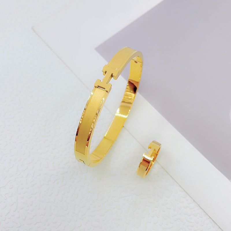 Nhẫn titan không gỉ mạ vàng 18k thiết kế mặt chữ H phong cách thời thượng trẻ trung dành cho nữ