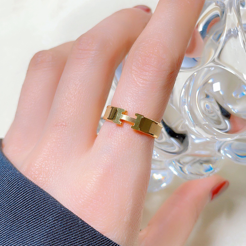 Nhẫn titan không gỉ mạ vàng 18k thiết kế mặt chữ H phong cách thời thượng trẻ trung dành cho nữ