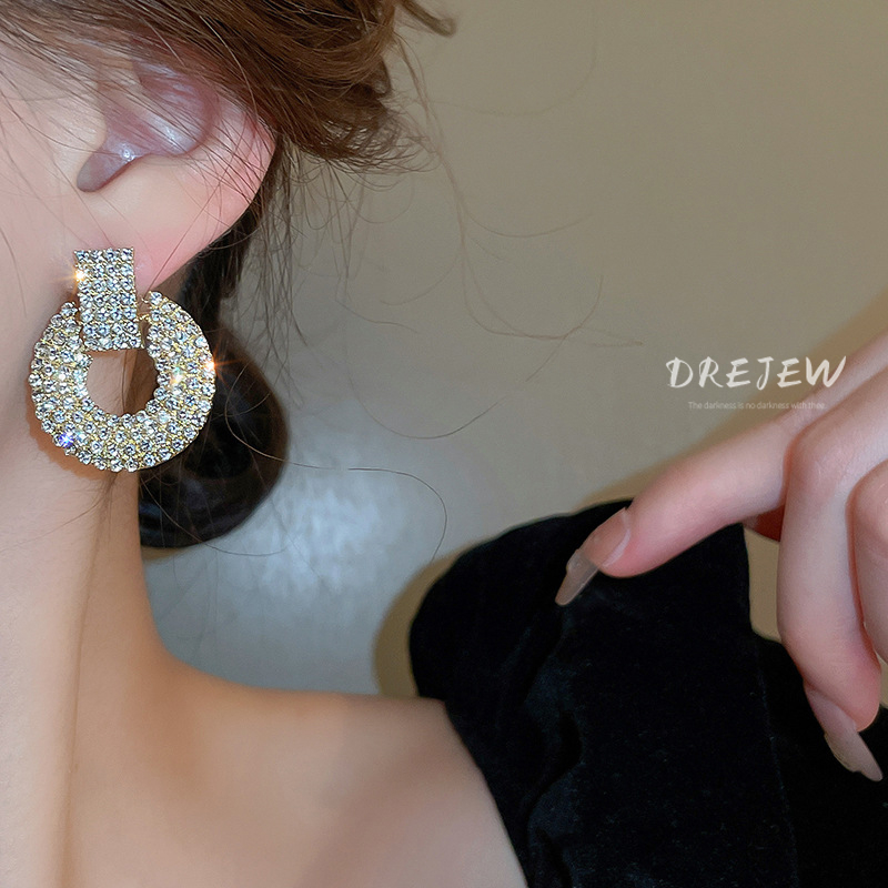 Bông Tai Mạ Bạc 925 Hình Tròn Đính Kim Cương Sang Trọng Không Gây Dị Ứng