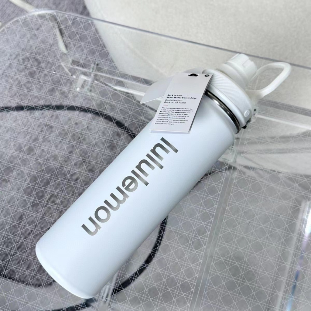 Bình Nước Thể Thao Cách Nhiệt Có Tay Cầm Dung Tích 24oz / 710ml