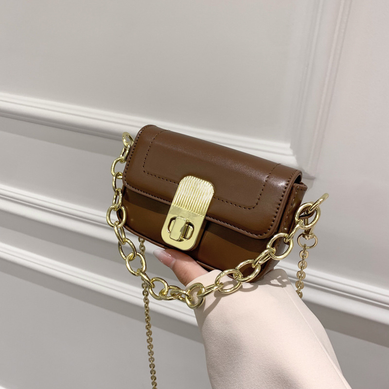 Túi đeo chéo nữ dáng vuông phối dây xích acrylic phong cách thời trang cho phái nữ