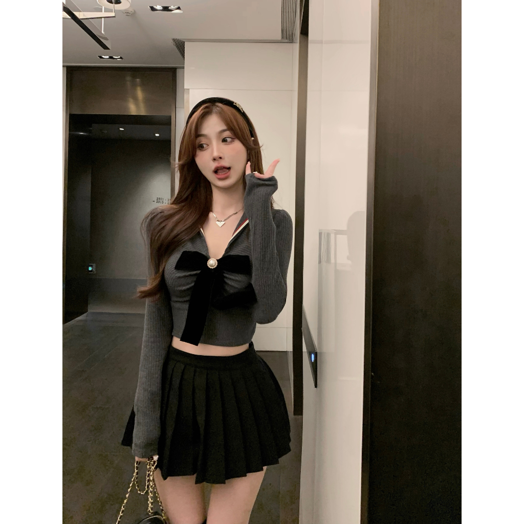 Áo sweater Tay Dài Cổ Hải Quân + Chân Váy Xếp Ly Lưng Cao