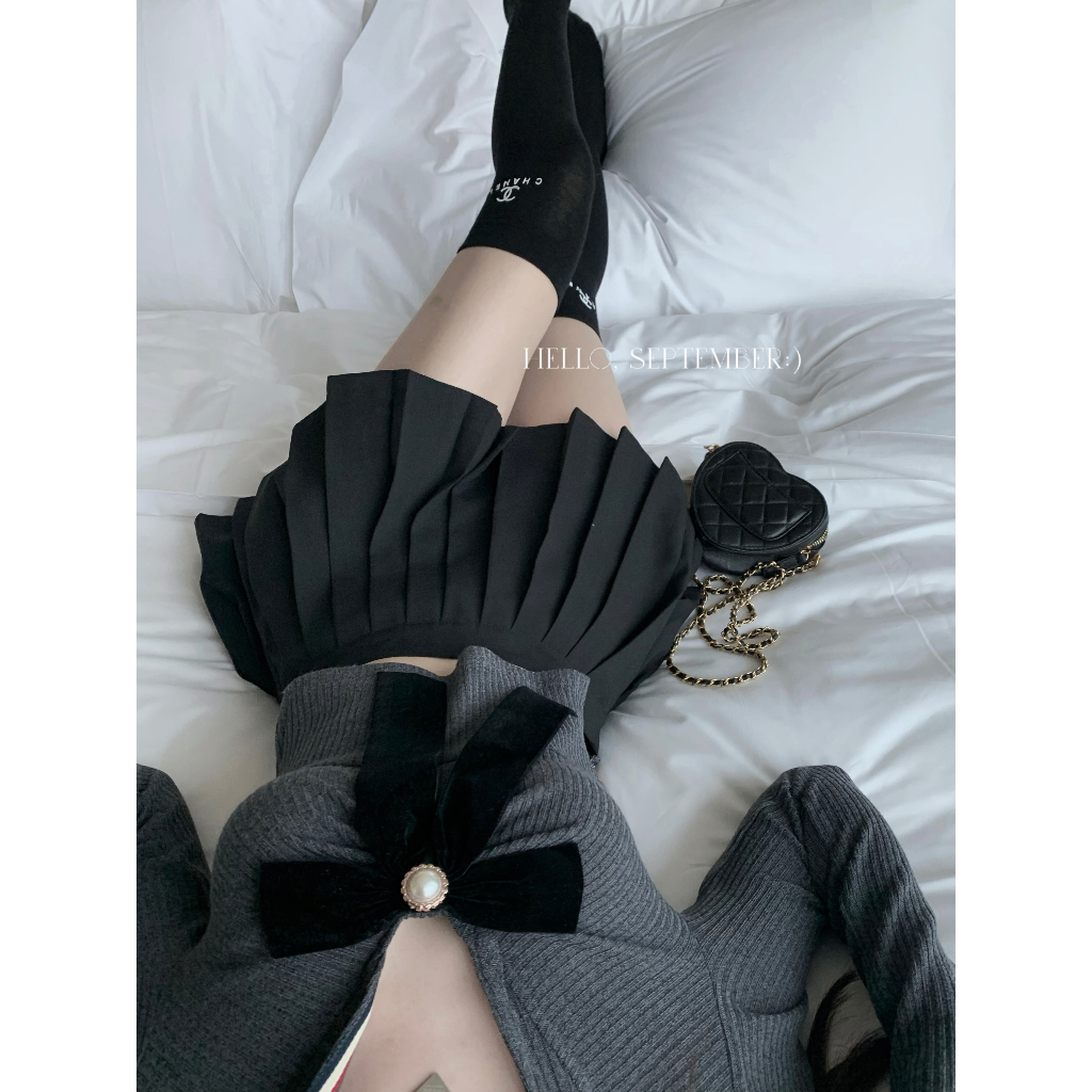 Áo sweater Tay Dài Cổ Hải Quân + Chân Váy Xếp Ly Lưng Cao