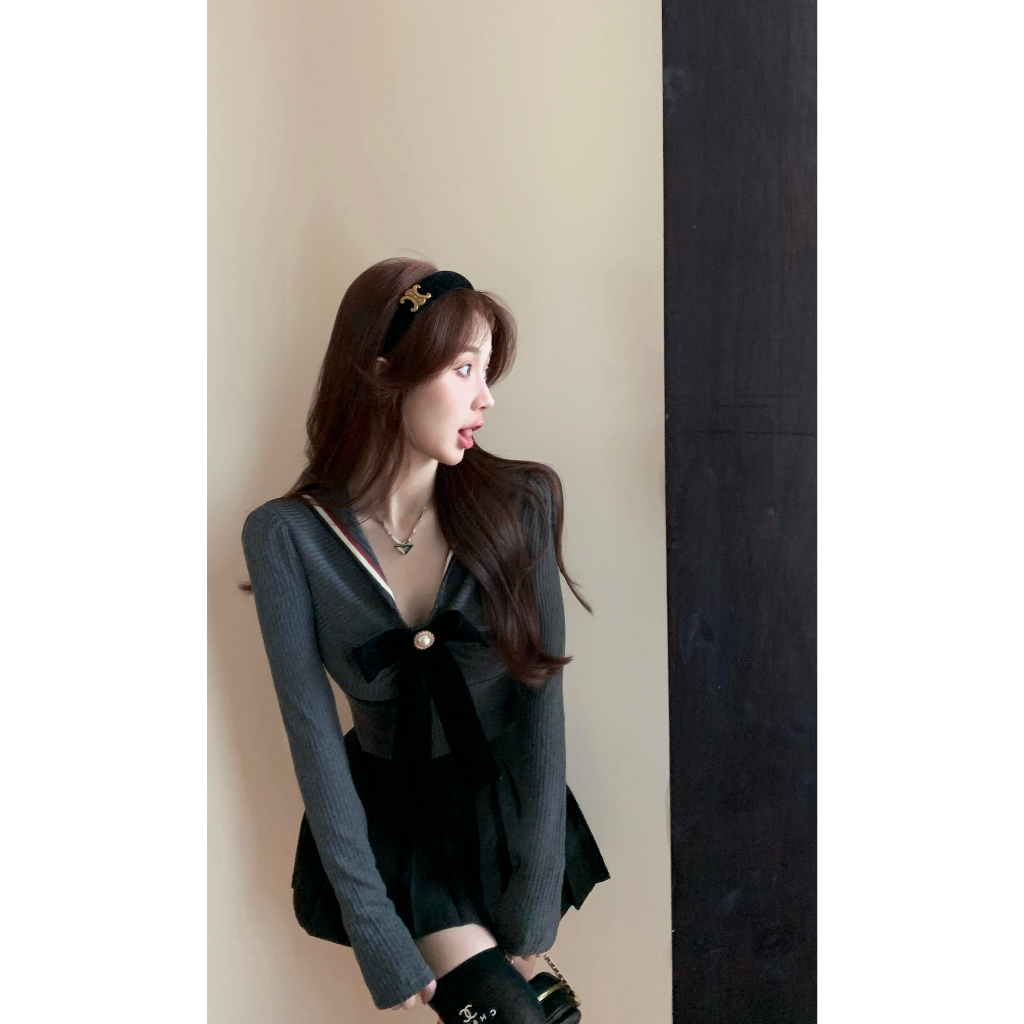 Áo sweater Tay Dài Cổ Hải Quân + Chân Váy Xếp Ly Lưng Cao