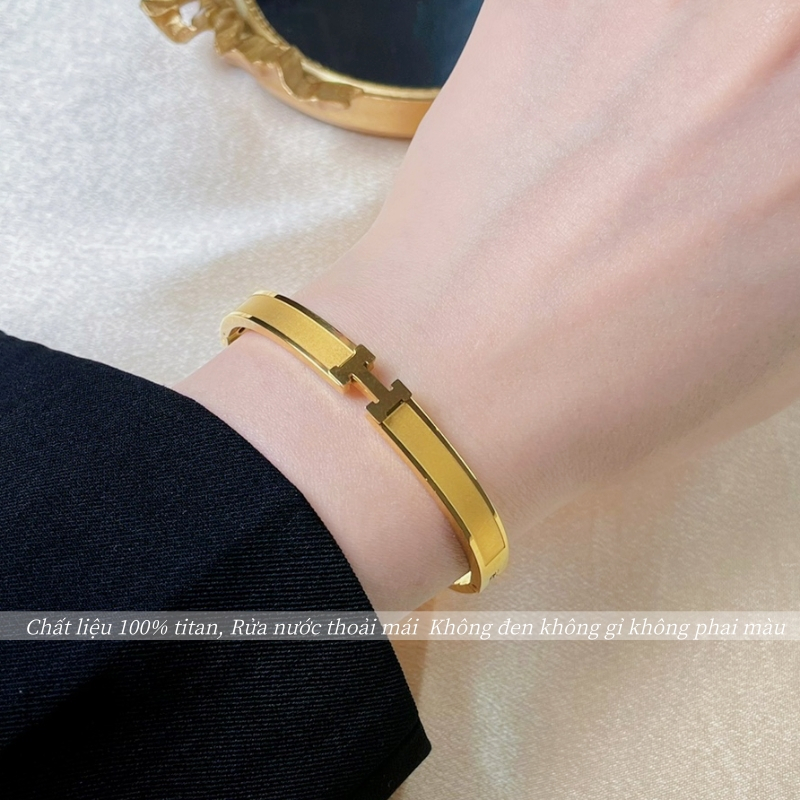 Vòng tay titan không gỉ mạ vàng 18k thiết kế mặt chữ H phong cách thời trang trẻ trung thanh lịch dành cho nữ