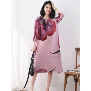 Đầm Issey Miyake xếp ly cổ tròn tay ba phần tư - Phong cách retro mới, phù hợp đi làm và dạo phố