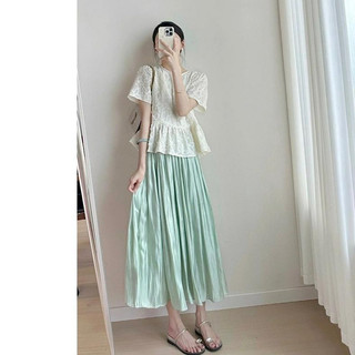 67702 áo sơ mi trắng hoa trên / váy xanh