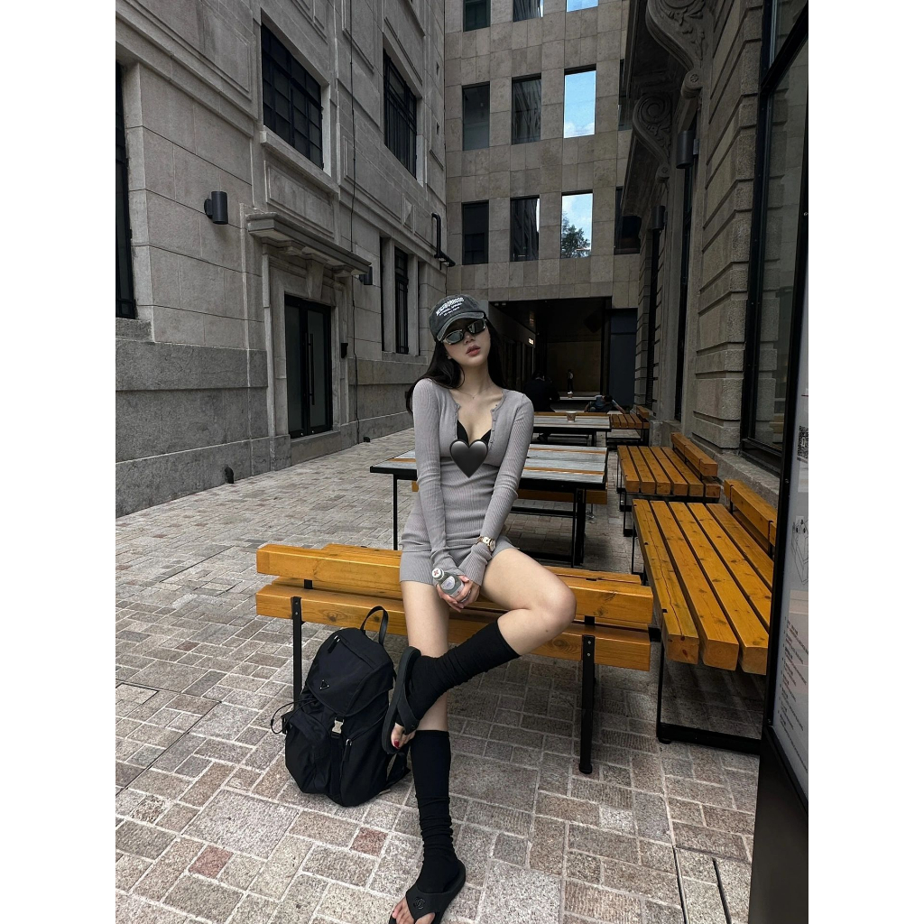 Black vn Áo liền quần Tay Dài Dáng Ôm Phối Nút Thời Trang Mùa Thu Cho Nữ