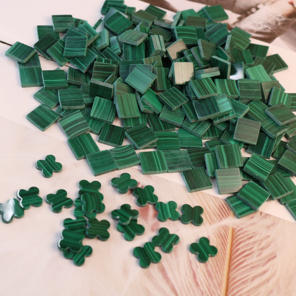 Vòng Tay Cỏ Bốn Lá Đính Kim Cương 15mm Màu Đen / Xám 19CM