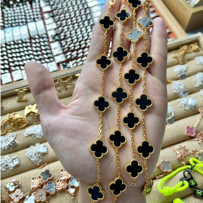 Vòng Đeo Tay Hình Cỏ Bốn Lá Màu Trắng / Vàng / Bạc 15mm-19cm