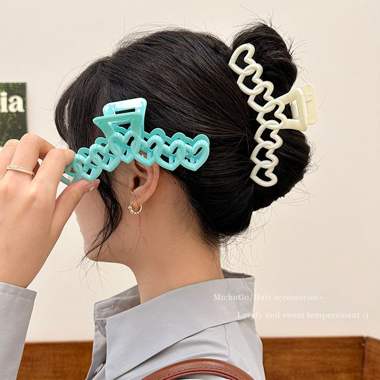 Kẹp hình cá mập tình yêu màu acrylic cỡ lớn 13cm dành cho nữ