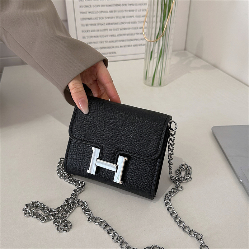 Túi đeo chéo mini IELGY khóa chữ H phối dây xích thời trang cho nữ