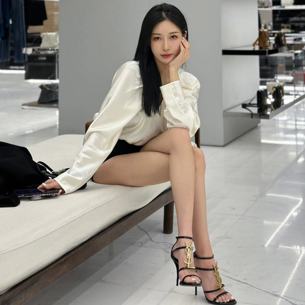 YAOLI  Giày Cao Gót Hở Mũi Màu Đen In Chữ Thời Trang Quyến Rũ Cho Nữ