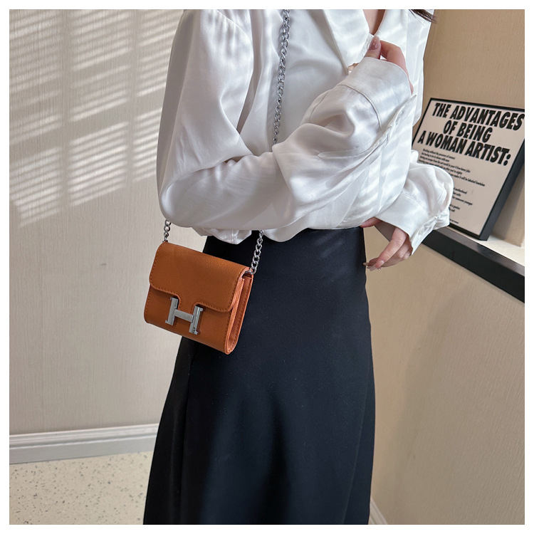 Túi đeo chéo mini IELGY khóa chữ H phối dây xích thời trang cho nữ