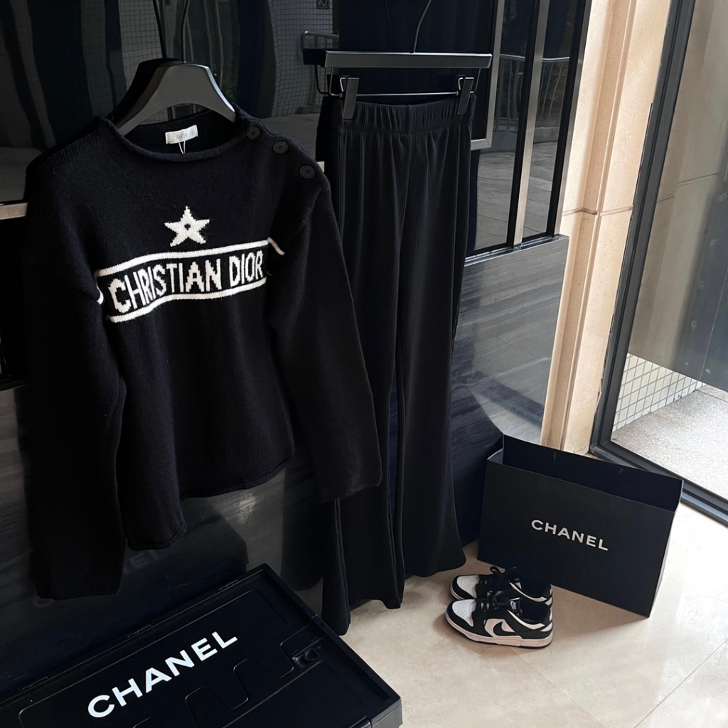 Áo sweater cotton Dệt Kim Màu Đen Có Chữ Ký Của Driviera ecru
