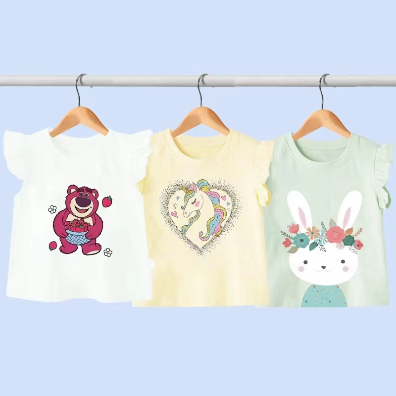 Áo Thun cotton Tay Bèo Họa Tiết Gấu Dâu Tây Dễ Thương Chất Lượng Cao Cho Bé Gái