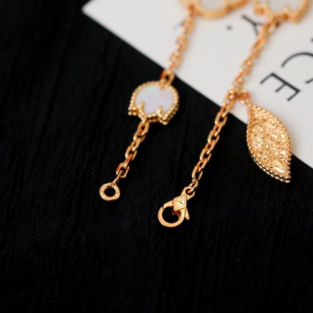 Van cleef & arpels Vòng Tay Hoa Vàng Hồng 18k May Mắn