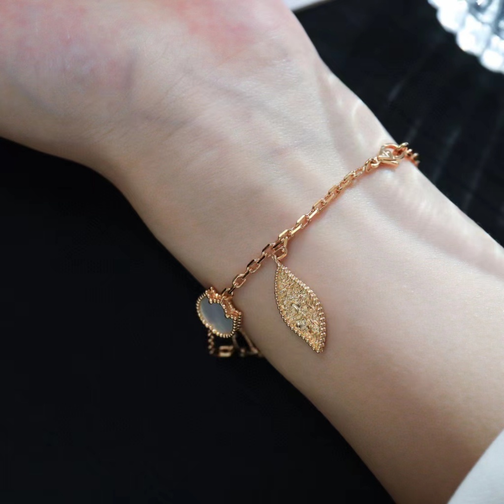 Van cleef & arpels Vòng Tay Hoa Vàng Hồng 18k May Mắn