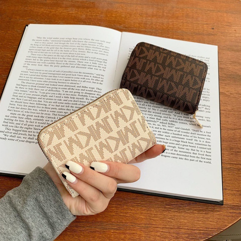 Mới Ví Ngắn Đựng Thẻ Và Tiền Xu In Họa Tiết Cổ Điển Nhỏ Gọn Và Nhẹ Cao Cấp Dành Cho Bạn Nữ