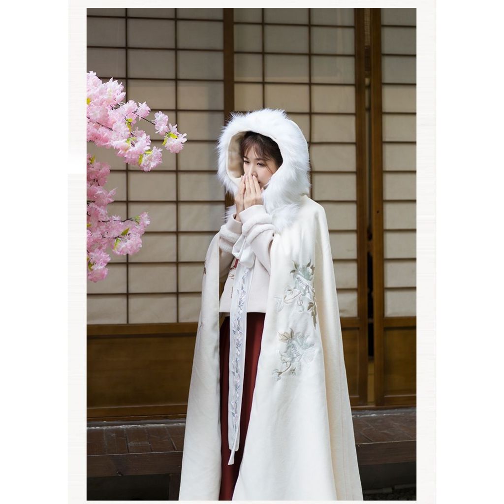 Áo Choàng Hán Phục Dáng Dài Có Nón Bằng Lông Cừu Dày Dặn Ấm Áp Thêu Họa Tiết Thời Trang Thu Đông Cho Nữ