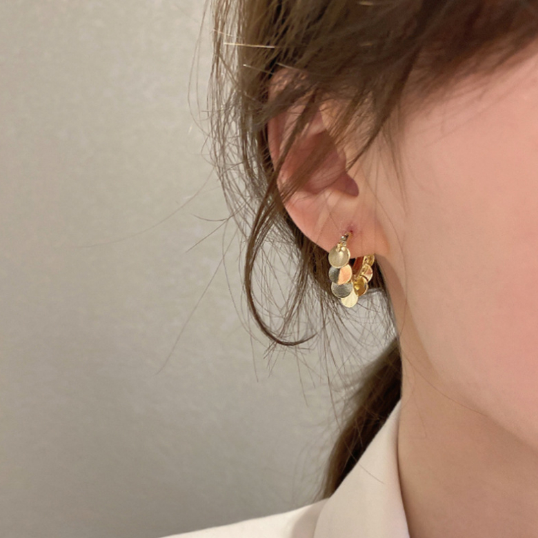 Bông Tai Dáng Dài Mặt Hình Trái Tim Phối Tua Rua Đơn Giản Thời Trang