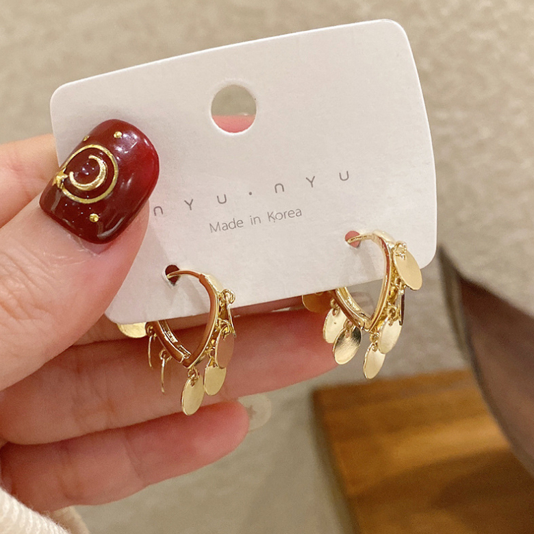 Bông Tai Dáng Dài Mặt Hình Trái Tim Phối Tua Rua Đơn Giản Thời Trang