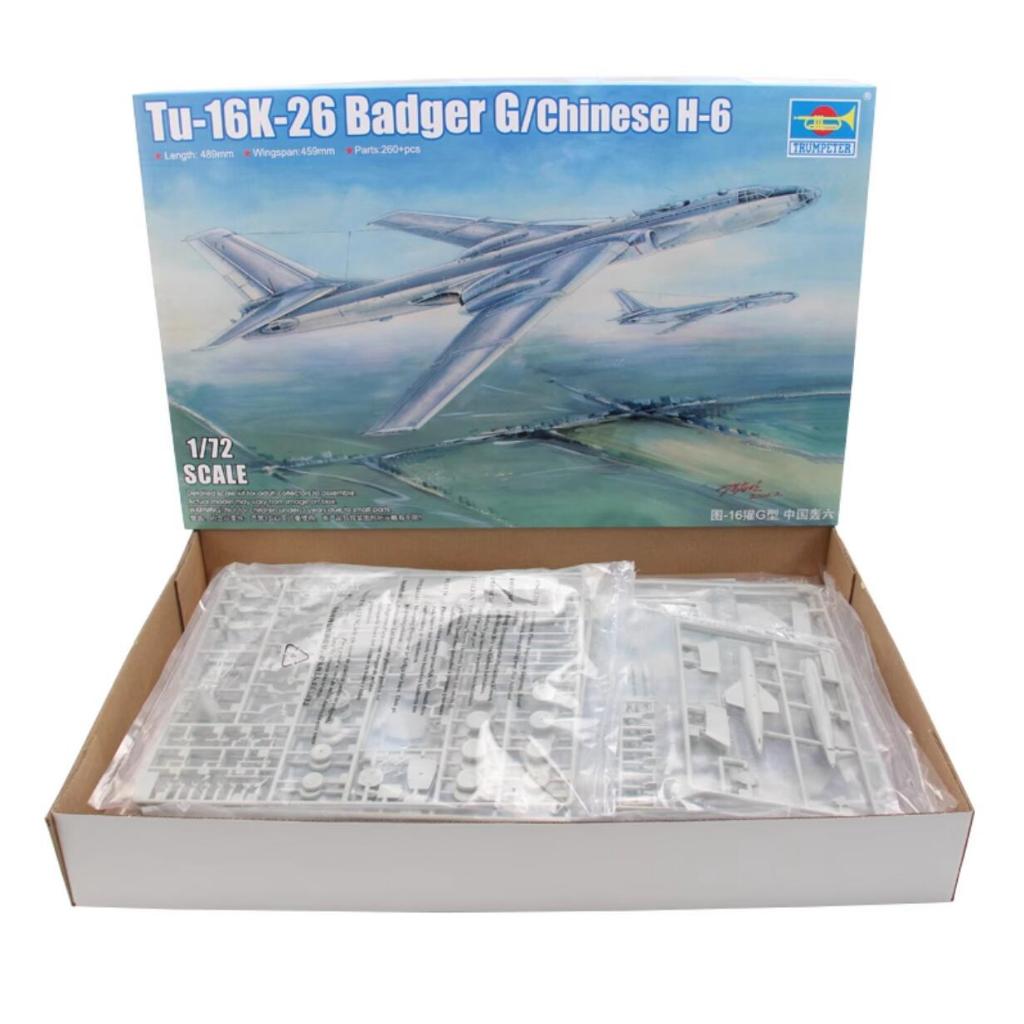 Bộ Mô Hình Lắp Ráp Kèn trumpeter 01612 tu-16k-26 Tỉ Lệ 1 / 72