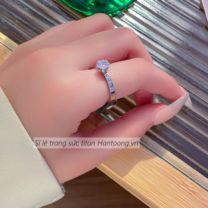 Nhẫn titan cao cấp không gỉ mạ vàng 24k thiết kế đá pha lê lấp lánh thời trang sang trọng dành cho nữ