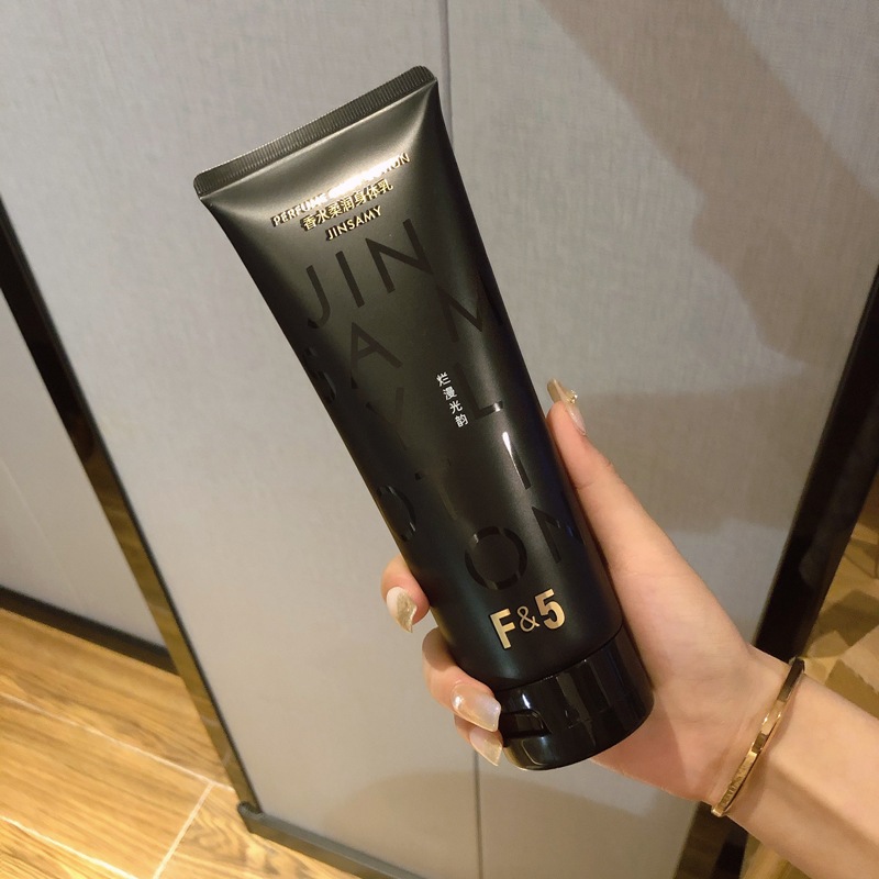 Sữa Dưỡng Thể Hương Thơm Lâu Phai Giữ Ẩm Da Toàn Thân Vào Mùa Thu Đông 230ml