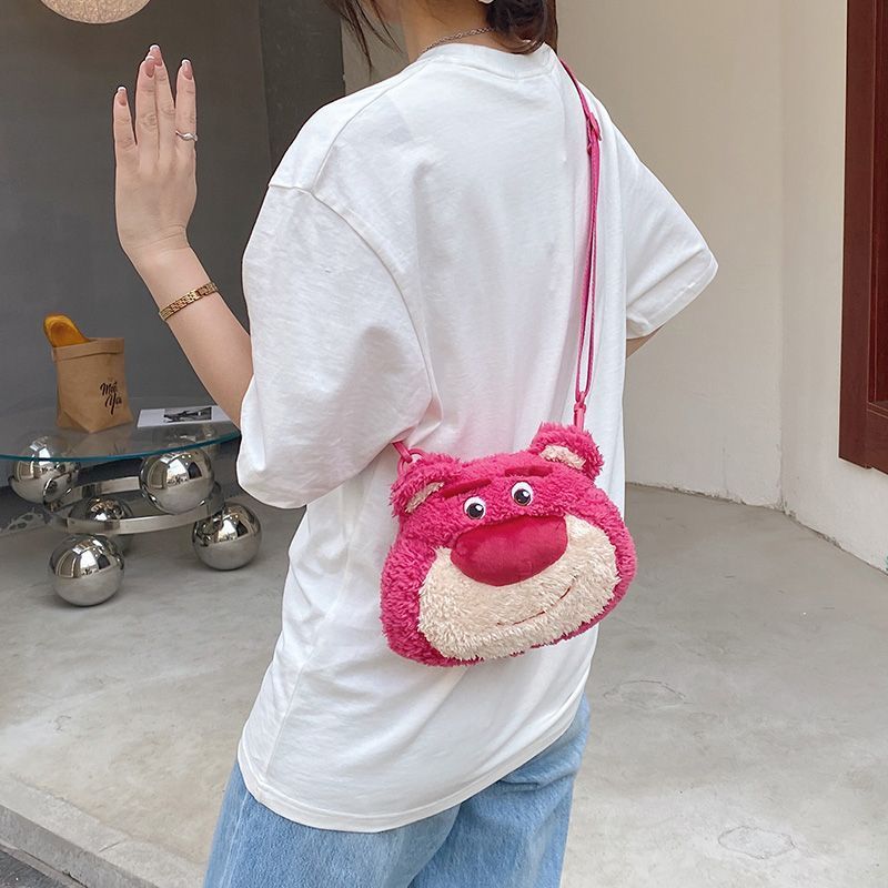 HT XIANSHENG Túi Đeo Chéo Hình Chú Gấu Dâu Tây Disney Nhồi Bông Đáng Yêu
