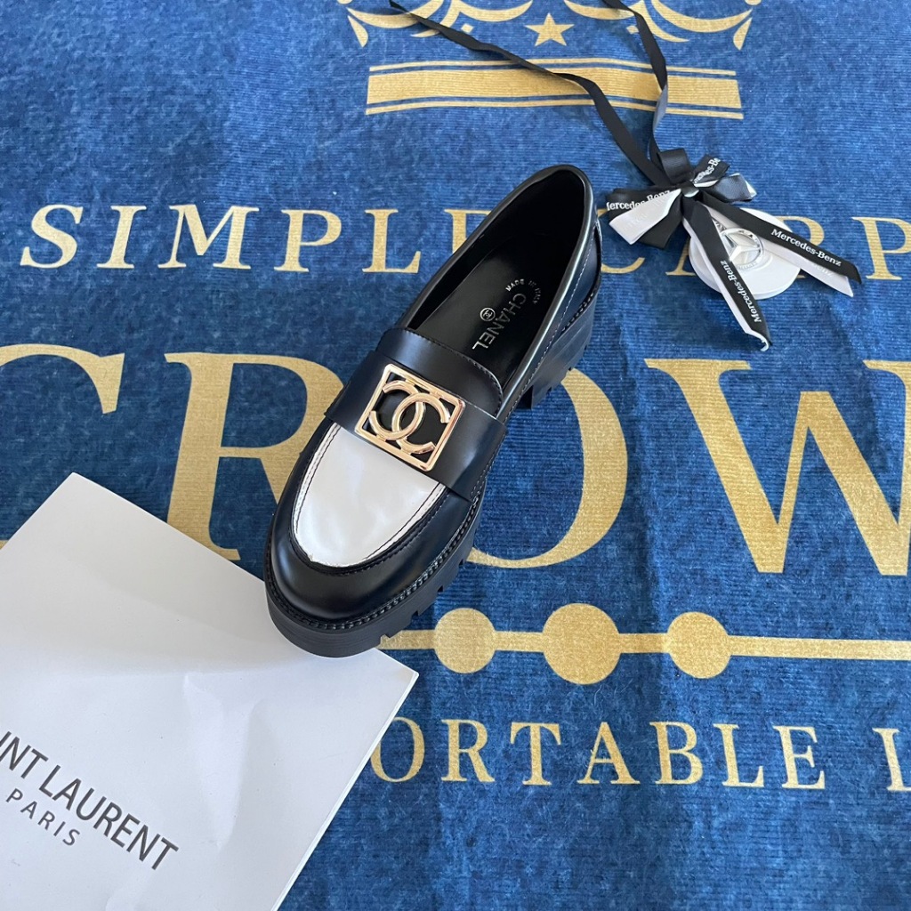 Mocasins Giày Lười Da Bò Màu Đen Phối Kim Loại Cá Tính Cho Nữ