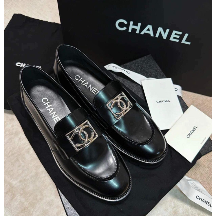Mocasins Giày Lười Da Bò Màu Đen Phối Kim Loại Cá Tính Cho Nữ