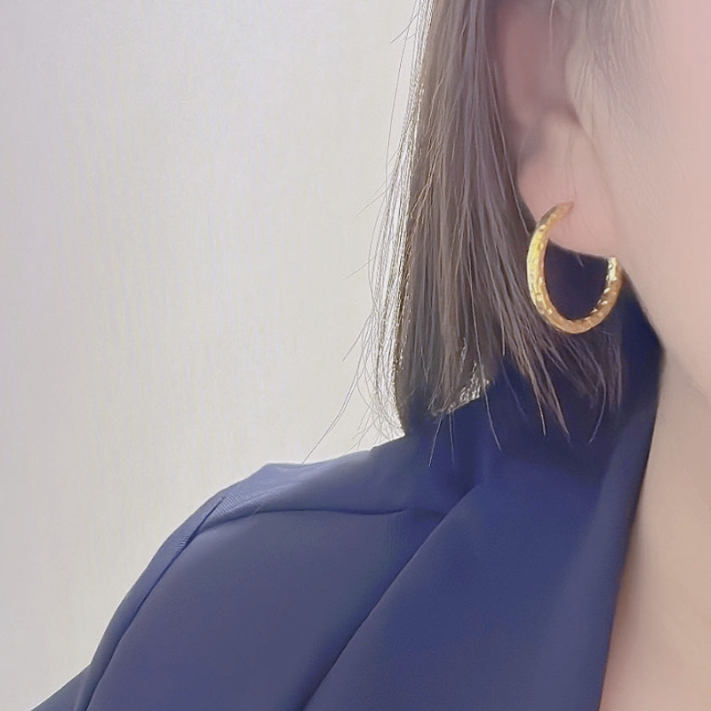 Khuyên tai titan cao cấp không gỉ mạ vàng 24k thiết kế hình tròn nhiều hoạ tiết trẻ trung thanh lịch dành cho nữ