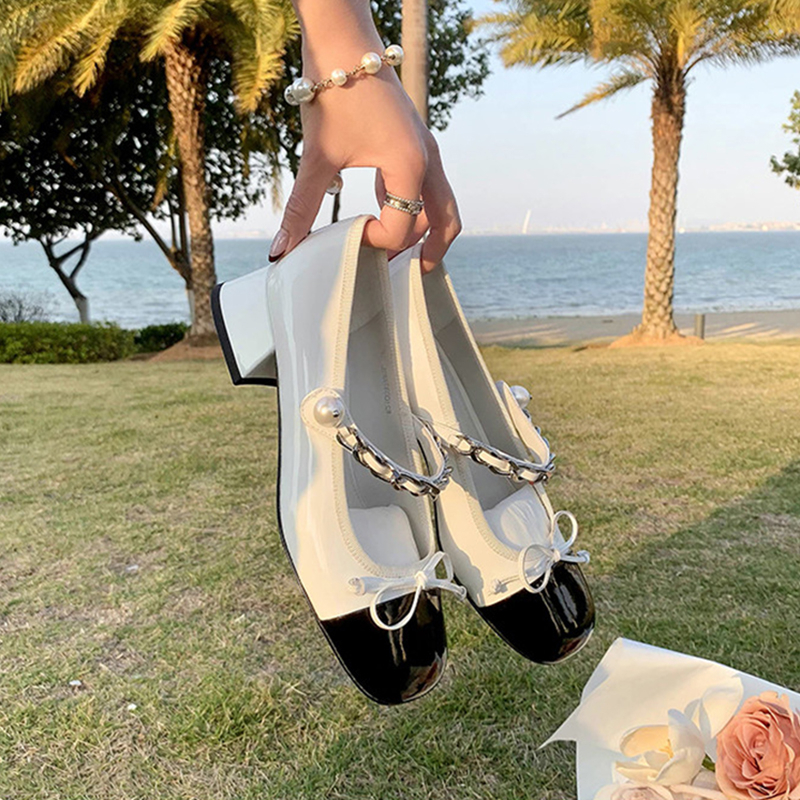 Giày Búp Bê Mũi Vuông Đế Dày Đính Nơ 2 Màu Sắc Phối Dây Xích Thời Trang Cho Nữ