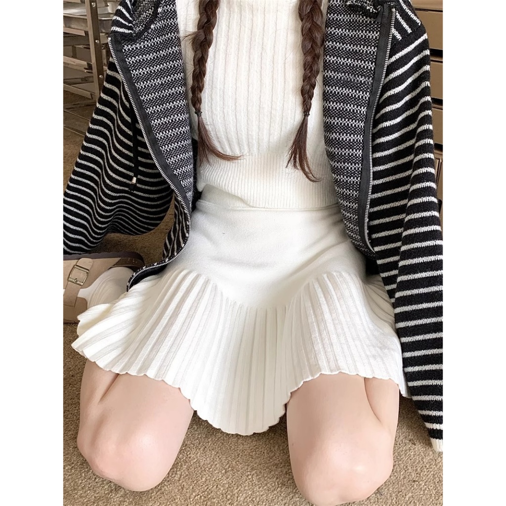 QKOOLE Chân Váy mini Lưng Cao Dáng Rộng Màu Trơn Thời Trang Mùa Thu Phong Cách Hàn Quốc Mới Cho Nữ