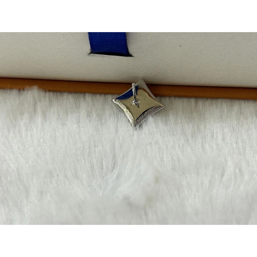 Lv Bông Tai Hình Gorillaria cuspidata Và fritillaria rotundifolia