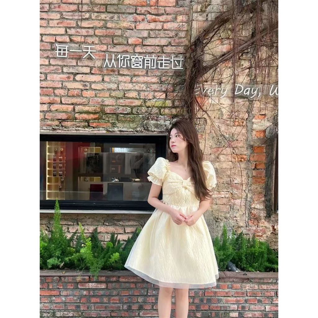 Đầm Ngắn Ôm Eo Tay Phồng Phong Cách Công Chúa Pháp Màu Trắng Thanh Lịch Cho Nữ