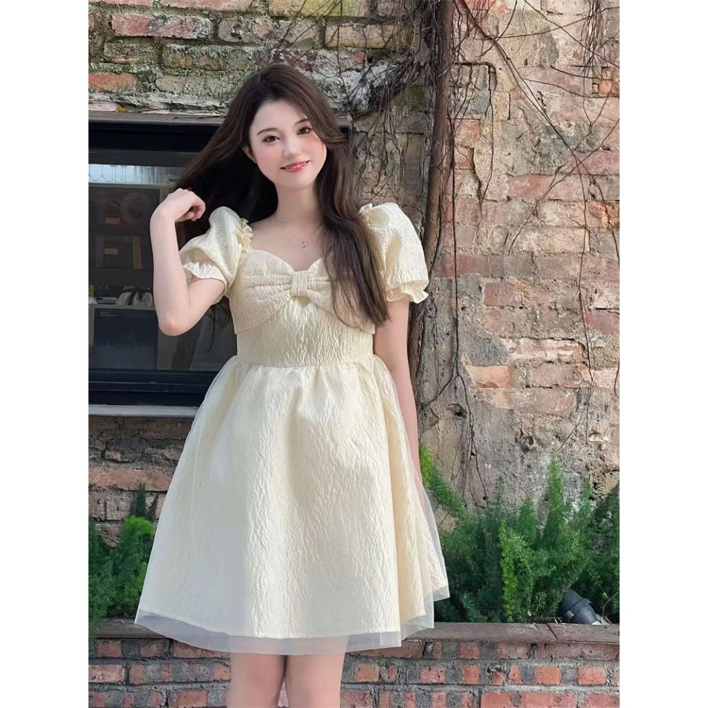 Đầm Ngắn Ôm Eo Tay Phồng Phong Cách Công Chúa Pháp Màu Trắng Thanh Lịch Cho Nữ